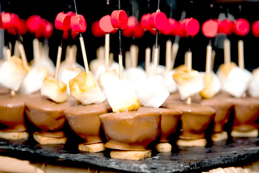 Traiteur haut de gamme pour réception en villa et soirée privée avec cocktail dinatoire à Cannes