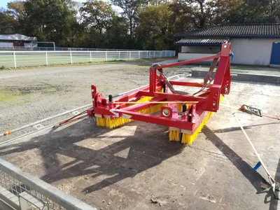 Brosse d'entretien pour maintenance terrain synthétique