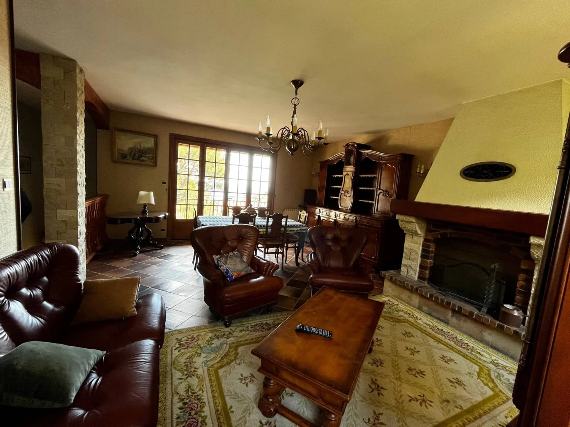 Maison Cassis  proche centre et composée de 2 appartements