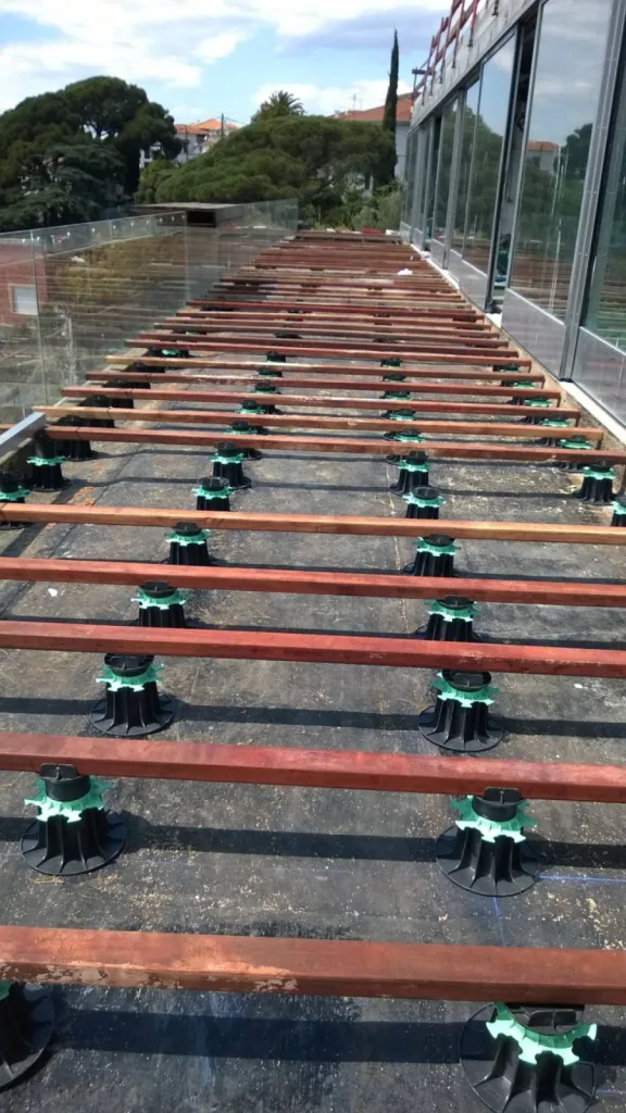 Plots & Visseries pour le Système de Terrasse Vetedy Softline