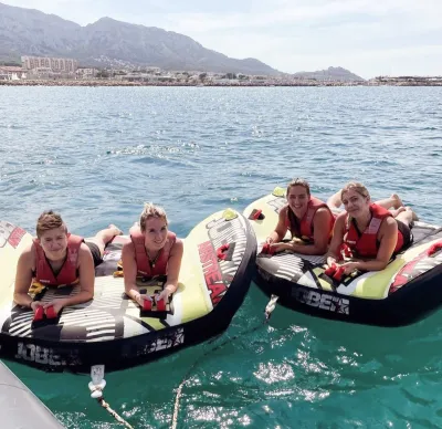 Réservez une session bouée tractée pour groupe d’amis à Sanary-sur-Mer avec sensations garanties