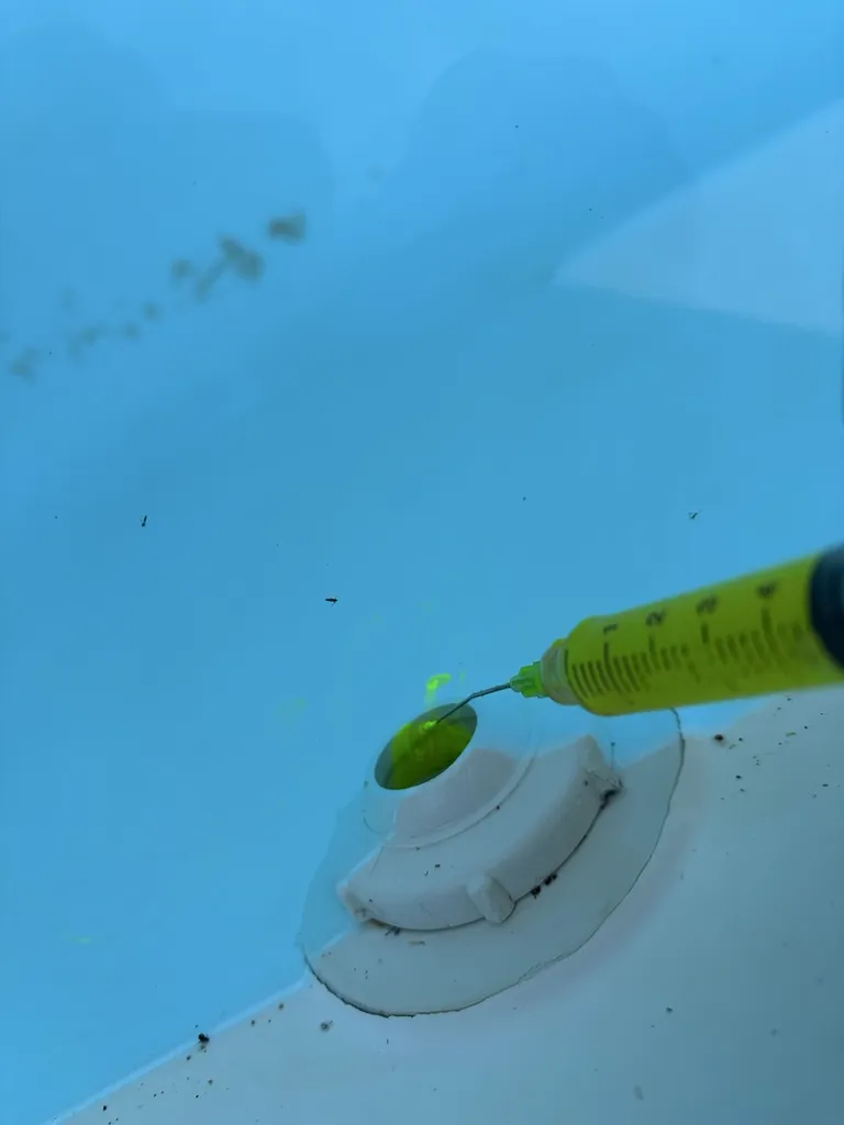 Fuite d'eau localisée sans destruction par un spécialiste sur piscine liner en eau à Lacanau dans le 33