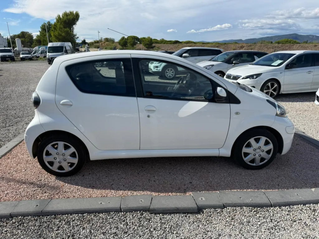 TOYOTA AYGO connect