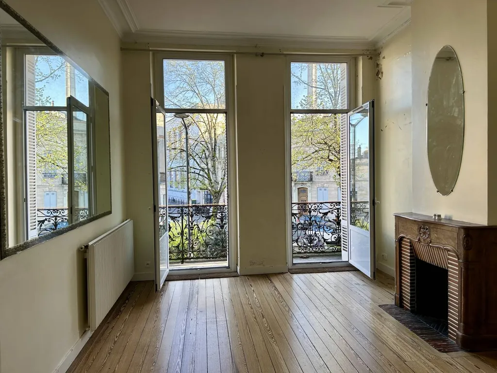 Acheter un  Bel Appartement ancien situé à Bordeaux quartier Piscine Judaïque de 4 pièces de 88m2 avec balcon