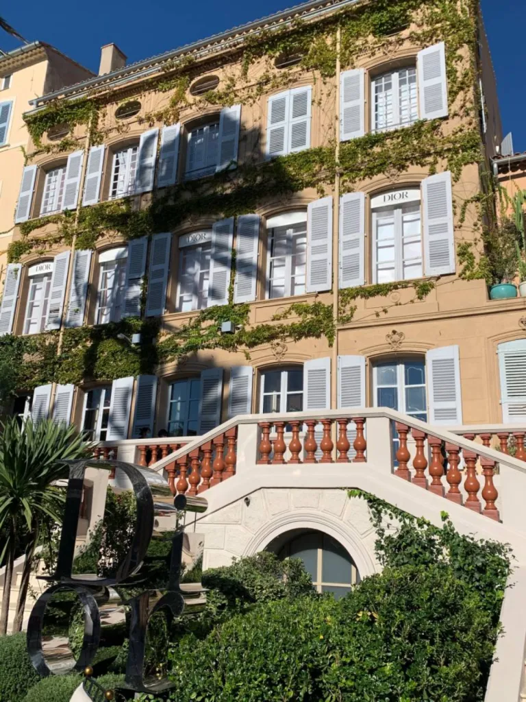 Boutique CHRISTIAN DIOR A ST TROPEZ -TERRE DU MONDE