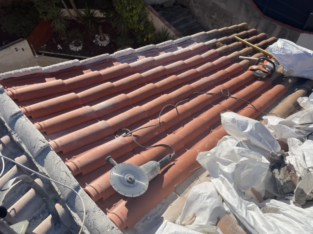 pose de tuiles romane sur martigues