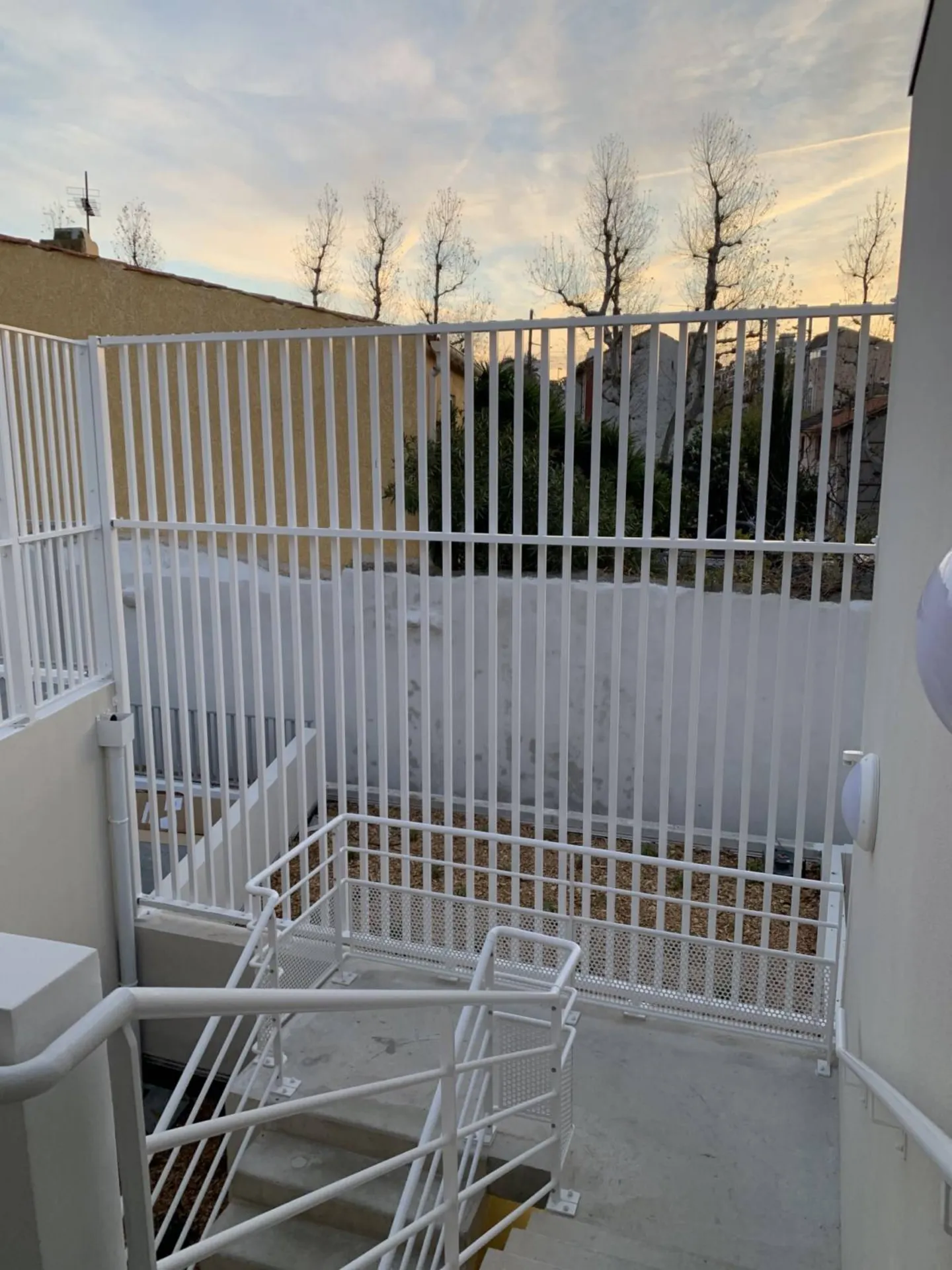Thermolaquage des menuiseries et ferronneries de la résidence le Quatuor à Aix en Provence