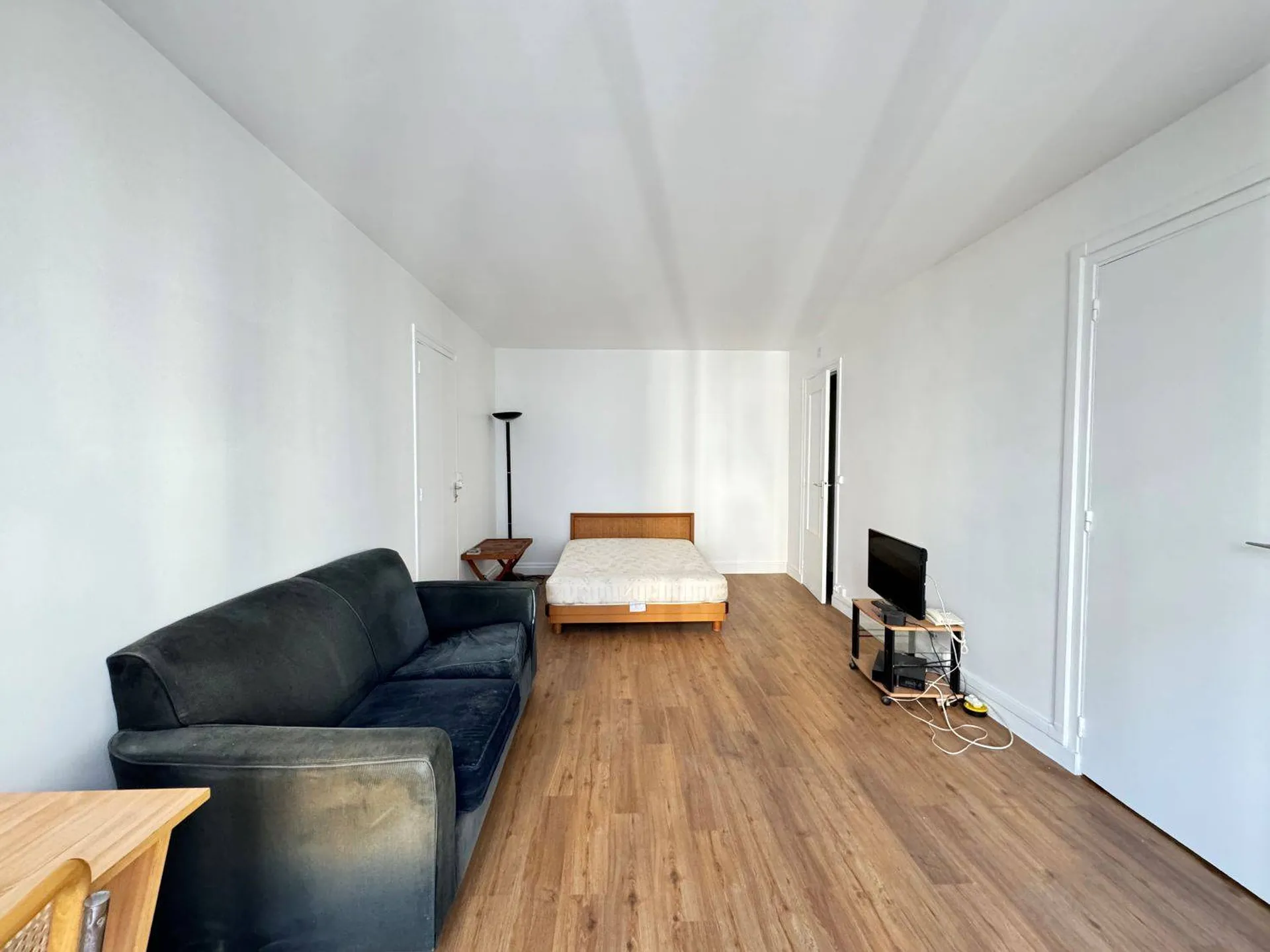 Grand studio avec balcon à vendre - Rue du Théâtre 75015