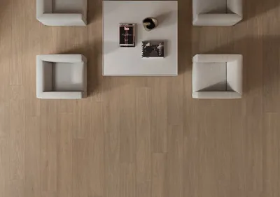 À Rouen, le carrelage sol intérieur effet bois ESSENCE SELECT offre une élégance épurée parfaite pour les intérieurs modernes.