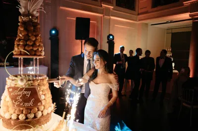 Glamorous and Romantic wedding organized in a private hotel and reception rooms with views on Place Vendôme
