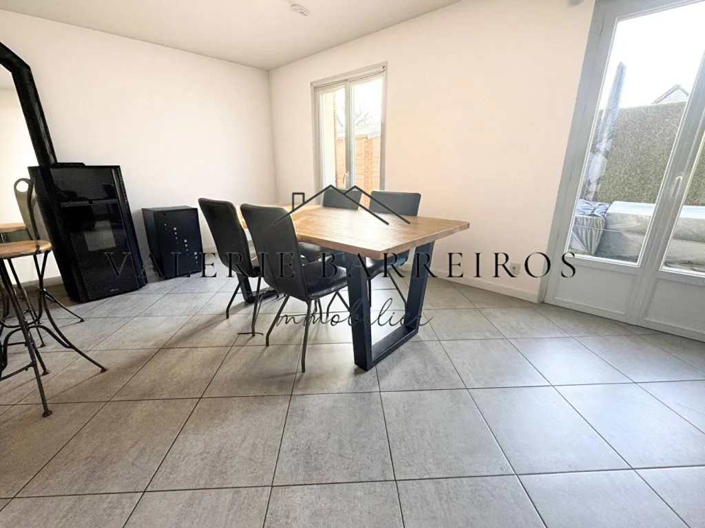 A vendre pavillon individuel de 110 m² édifié sur un terrain de 614 m² sur la commune de LA SAUSSAYE 27370