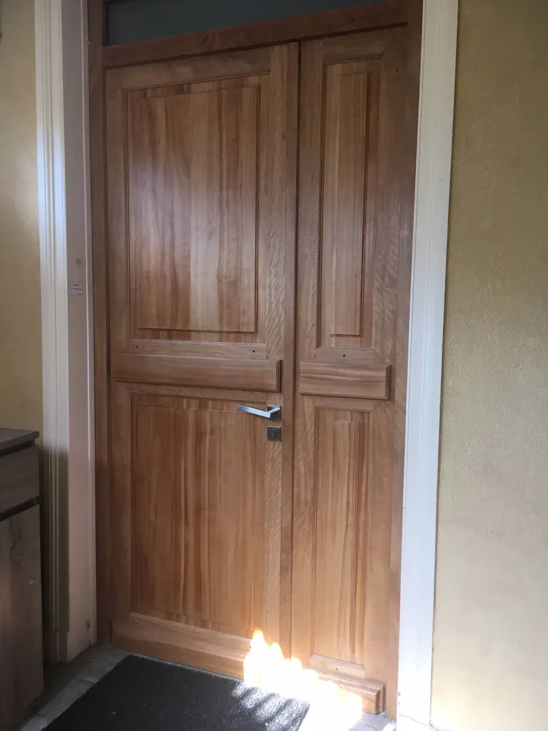 Porte d'entrée bois à Macon