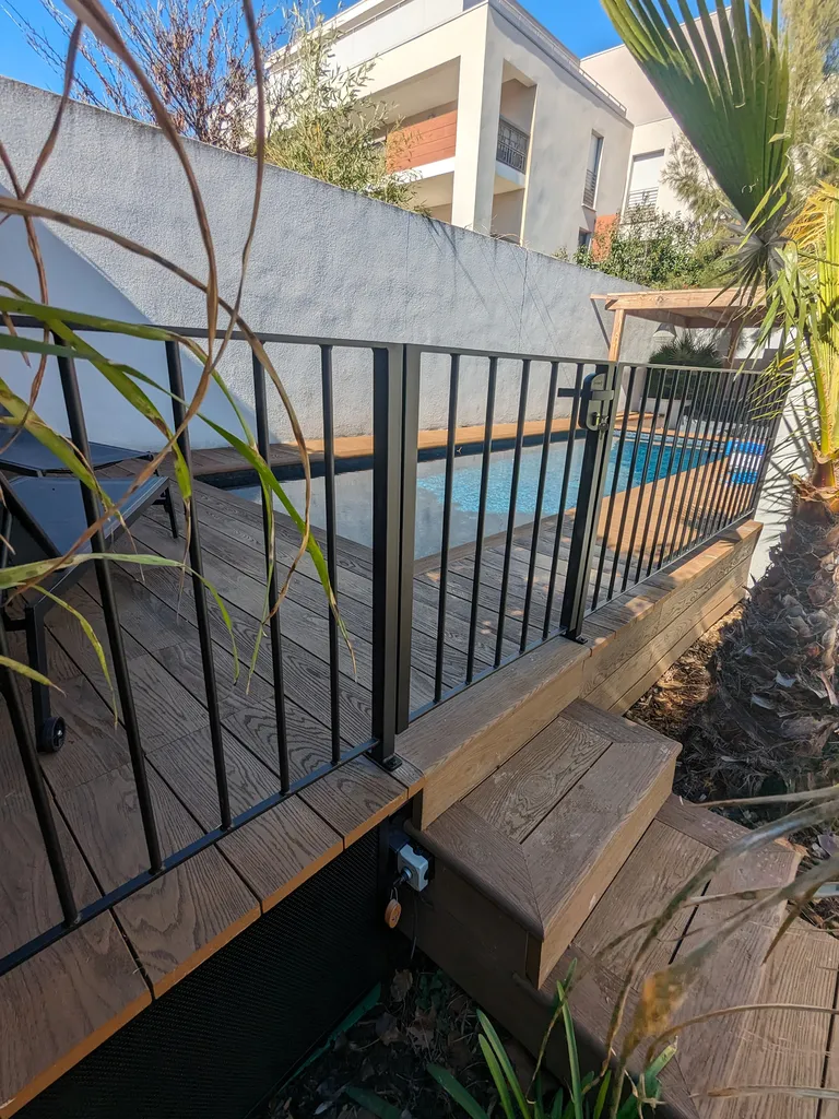 Garde-corps sur mesure plage de piscine à Aix en Provence