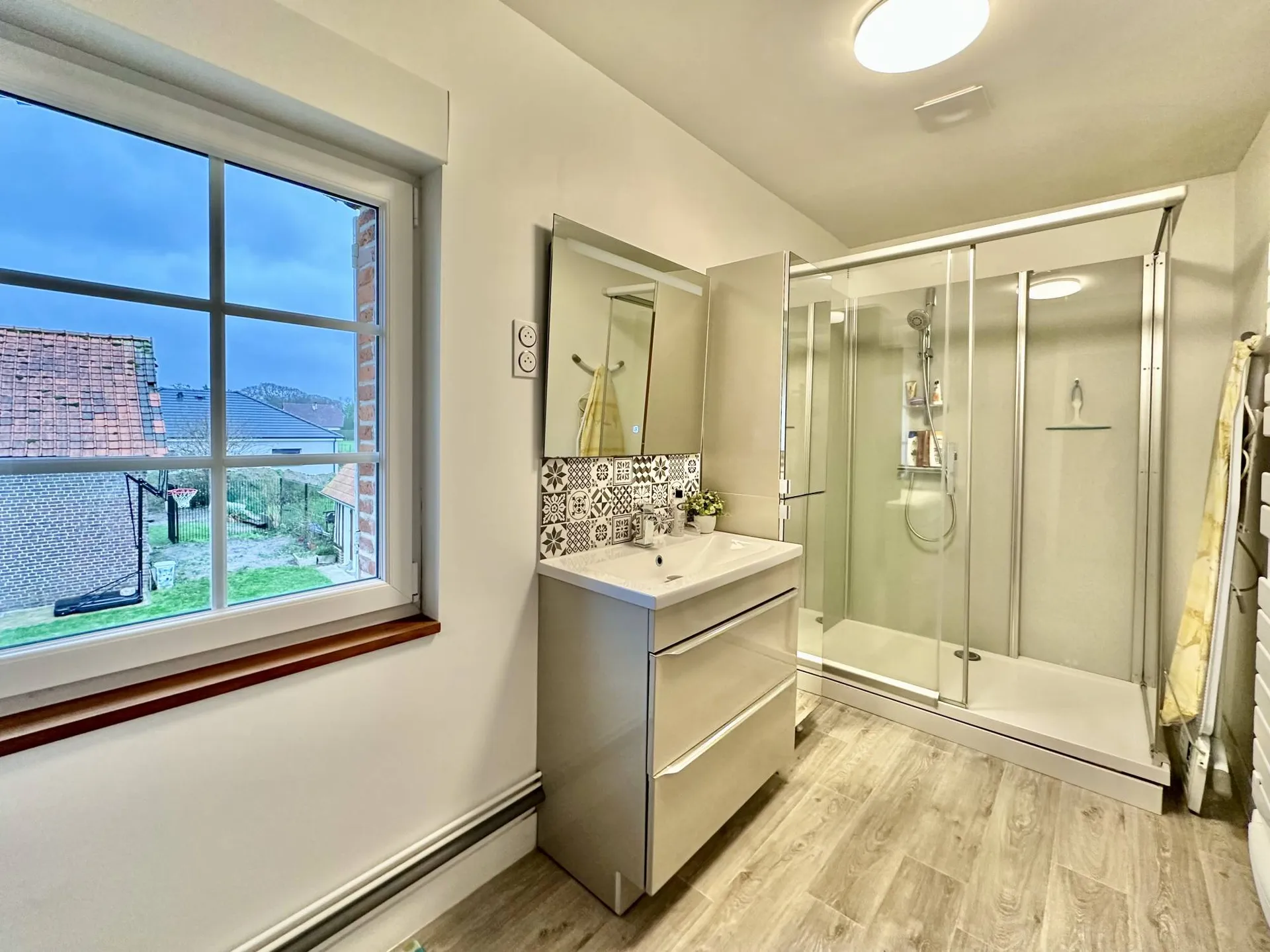 VENDU , Maison de Maitre en briques et silex de 120m² et son appartement indépendant de 30 m² sur un terrain de 1 035 m².