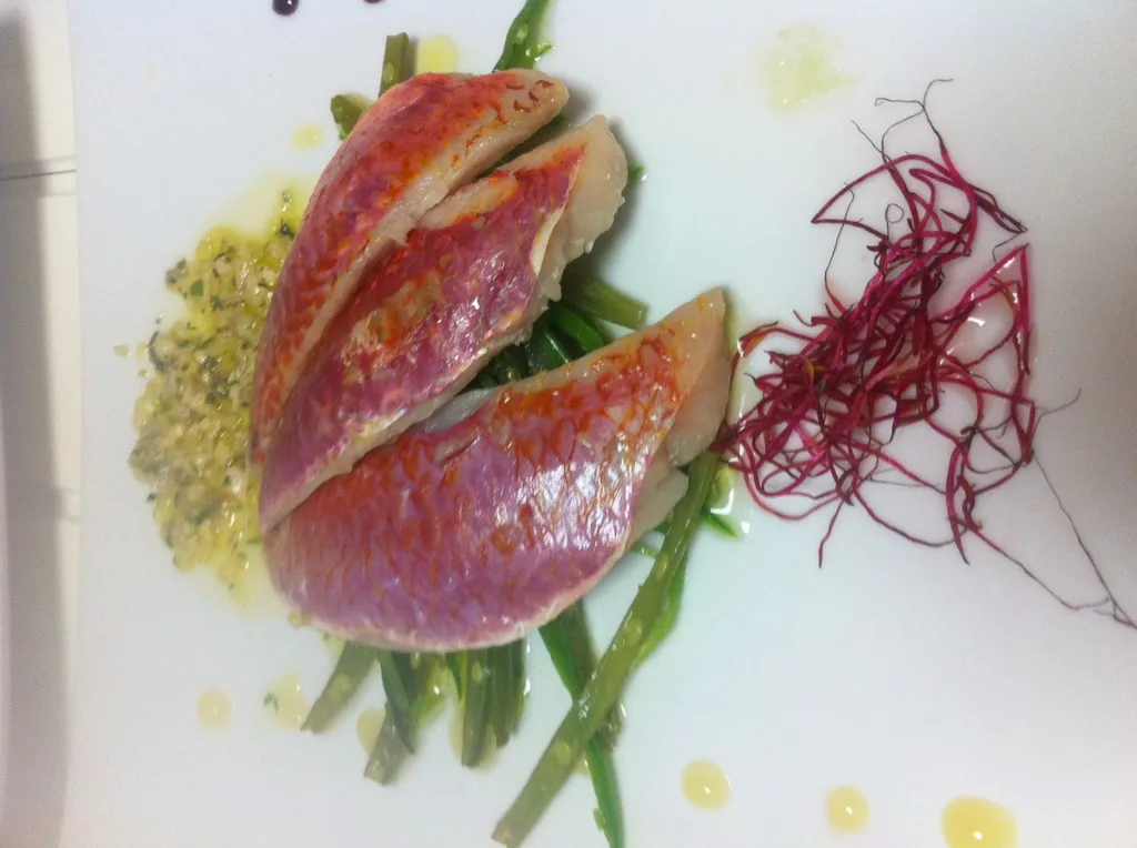 Filet de rouget, vinaigrette aux agrumes