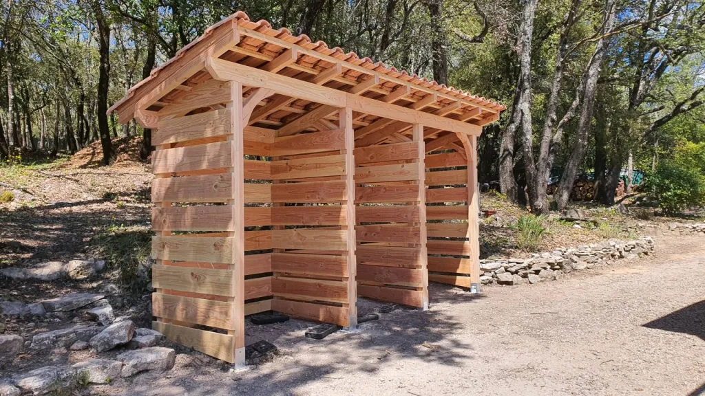 Abri à bois sur mesure 4x1.5m a Saint Maximin la Sainte Baume dans le Var 83
