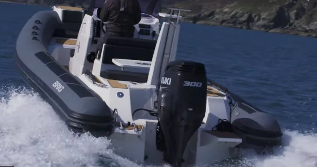 Brig Eagle 8 à la location à Bandol