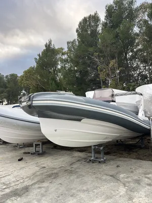 Toni Marine propose à la vente ce Nautica Salpa Soleil 26 d'occasion équipé d'un moteur Yamaha 300 CV disponible à La Londe les Maures près de Hyères