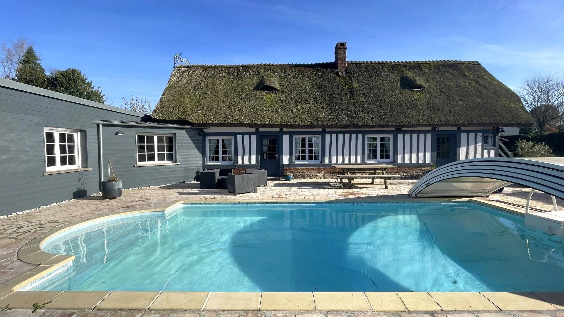 A vendre longère normande avec piscine en Normandie proche de la mer