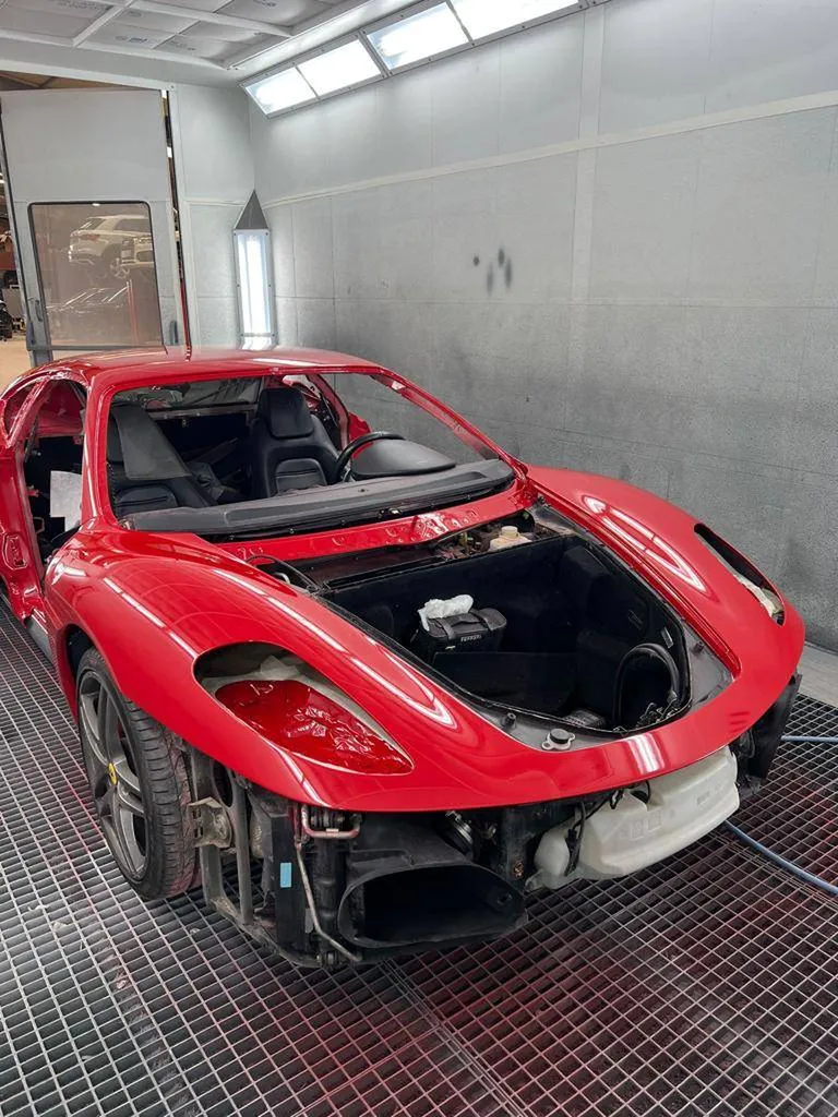 Restauration complète d'une Ferrari dans un garage proche de Le Havre