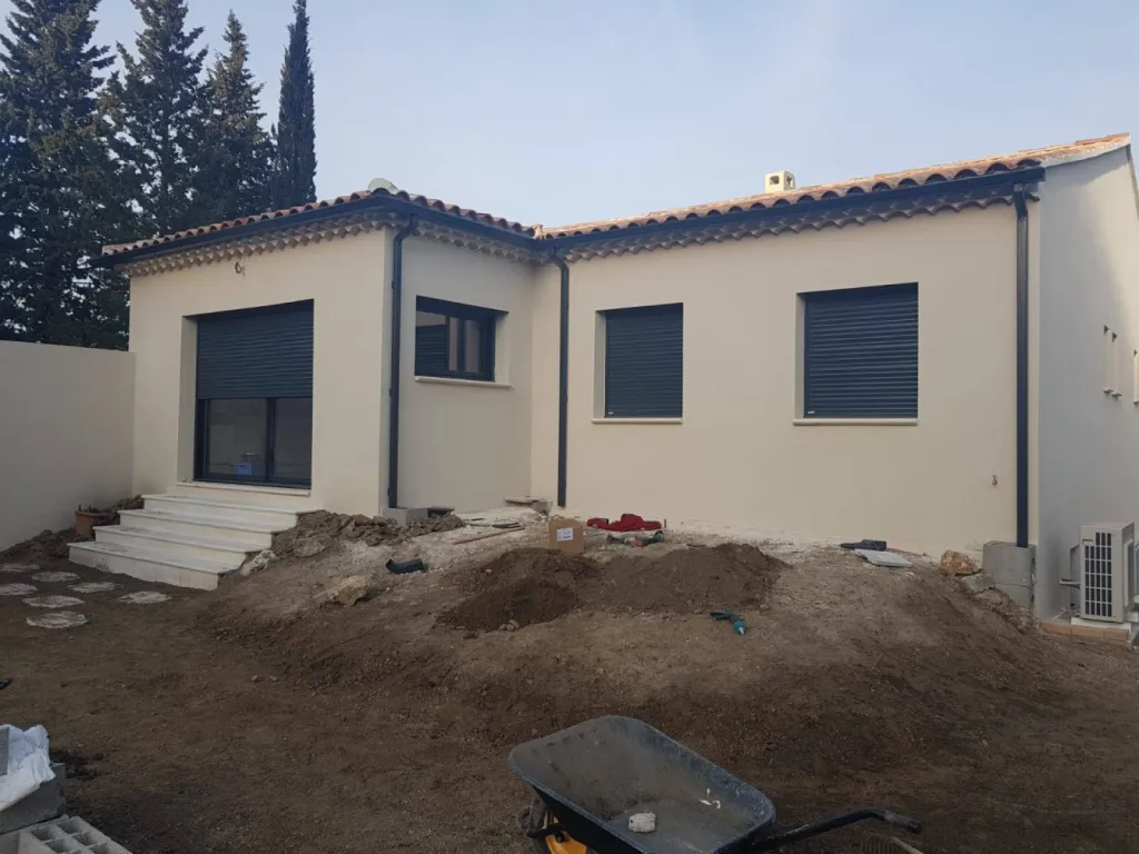 Trouver un fabriquant de gouttières en aluminium sur maison neuve dans le Vaucluse Trouver un fabriquant de gouttières en aluminium sur maison neuve dans le Vaucluse