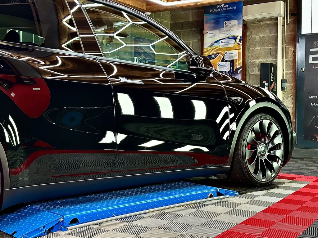 DETAILING automobile PPF voiture traitement céramique automobile Lyon tesla model Y