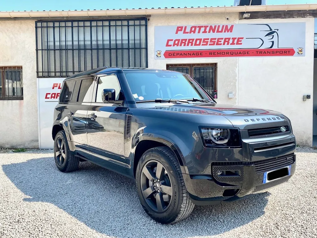 Protégez votre Range Rover Defender avec un traitement céramique Gtechniq appliqué dans notre atelier à Marseille