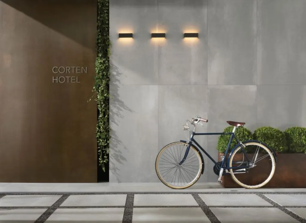 Le carrelage METALINE en finition brillante illumine les espaces modernes à Dieppe avec une touche industrielle.