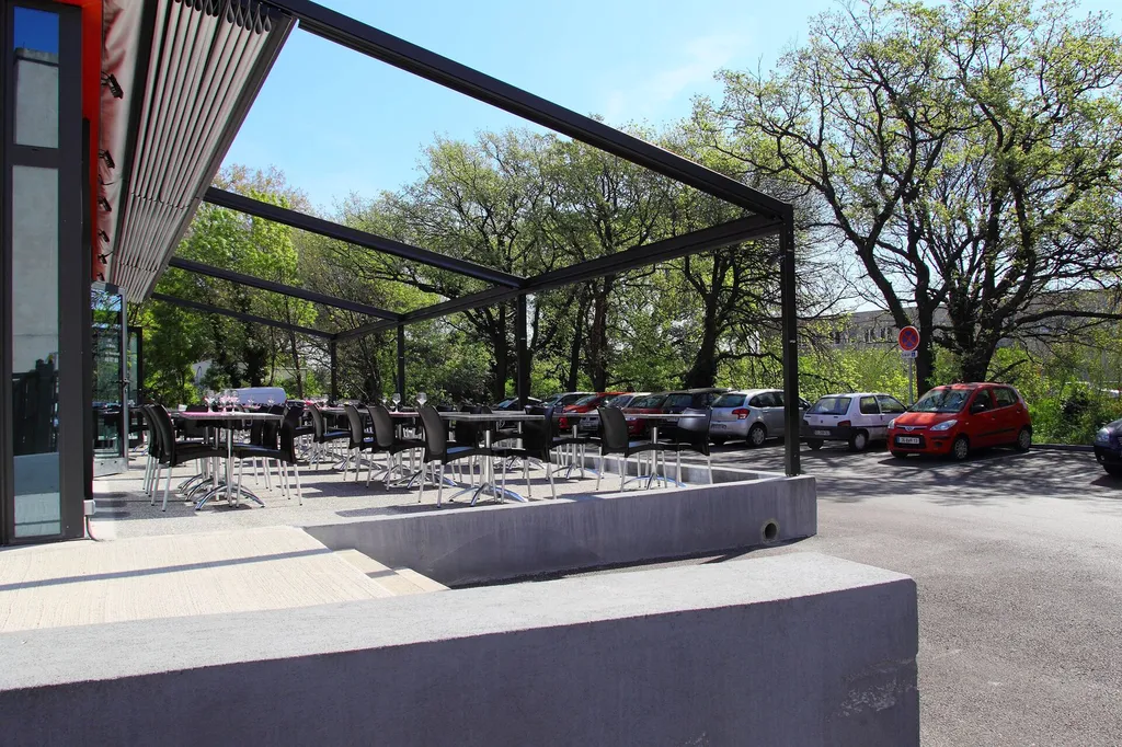 Pose d'une pergola à toile rétractable pour terrasse (13)