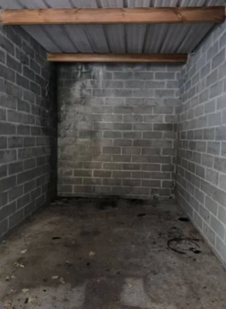 Box en location, situé route de Bonsecours à Rouen, 76€ charges comprises