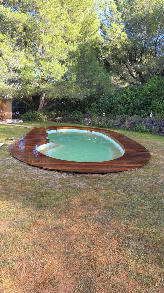 Réalisation d’une terrasse en bois exotique avec retombée intérieure à Ventabren (13)