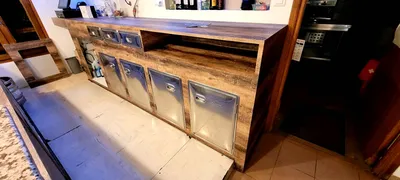 Pose d'un film covering réaliste ( effet bois) sur le mobilier d'un restaurant à Grasse 06