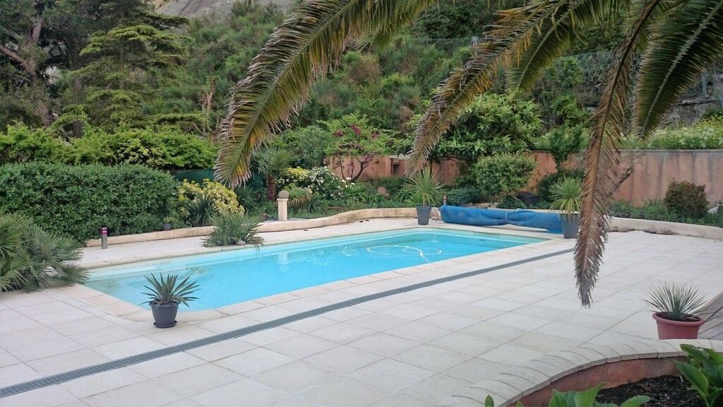 A vendre maison Roquefort La Bédoule au calme absolu, entièrement rénovée