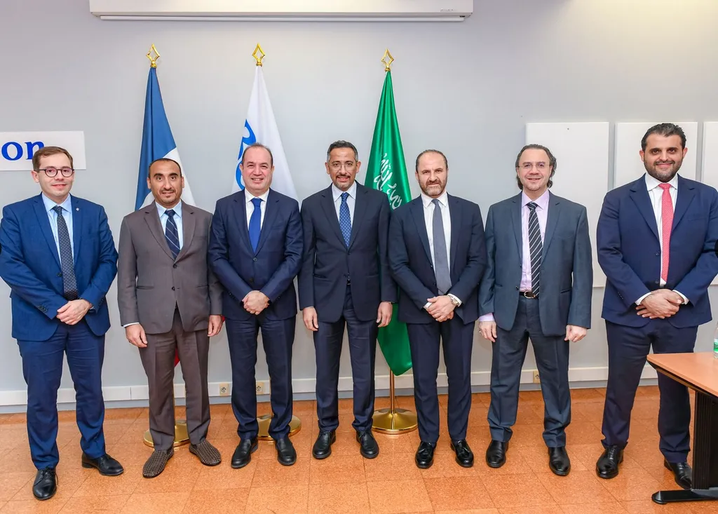 Son Excellence Monsieur Bandar I. Alkhorayef a visité l'usine de production Benta Lyon