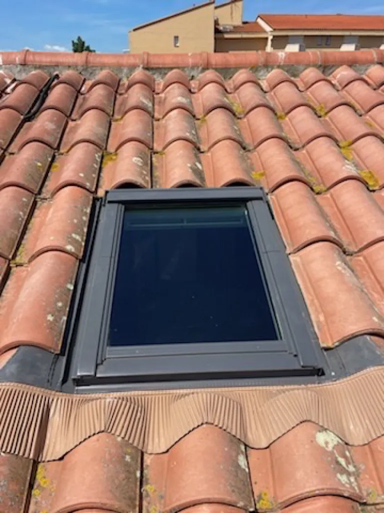 Après la pose du Velux sur une toiture à Anglet, dans les Pyrénées-Atlantique (64)
