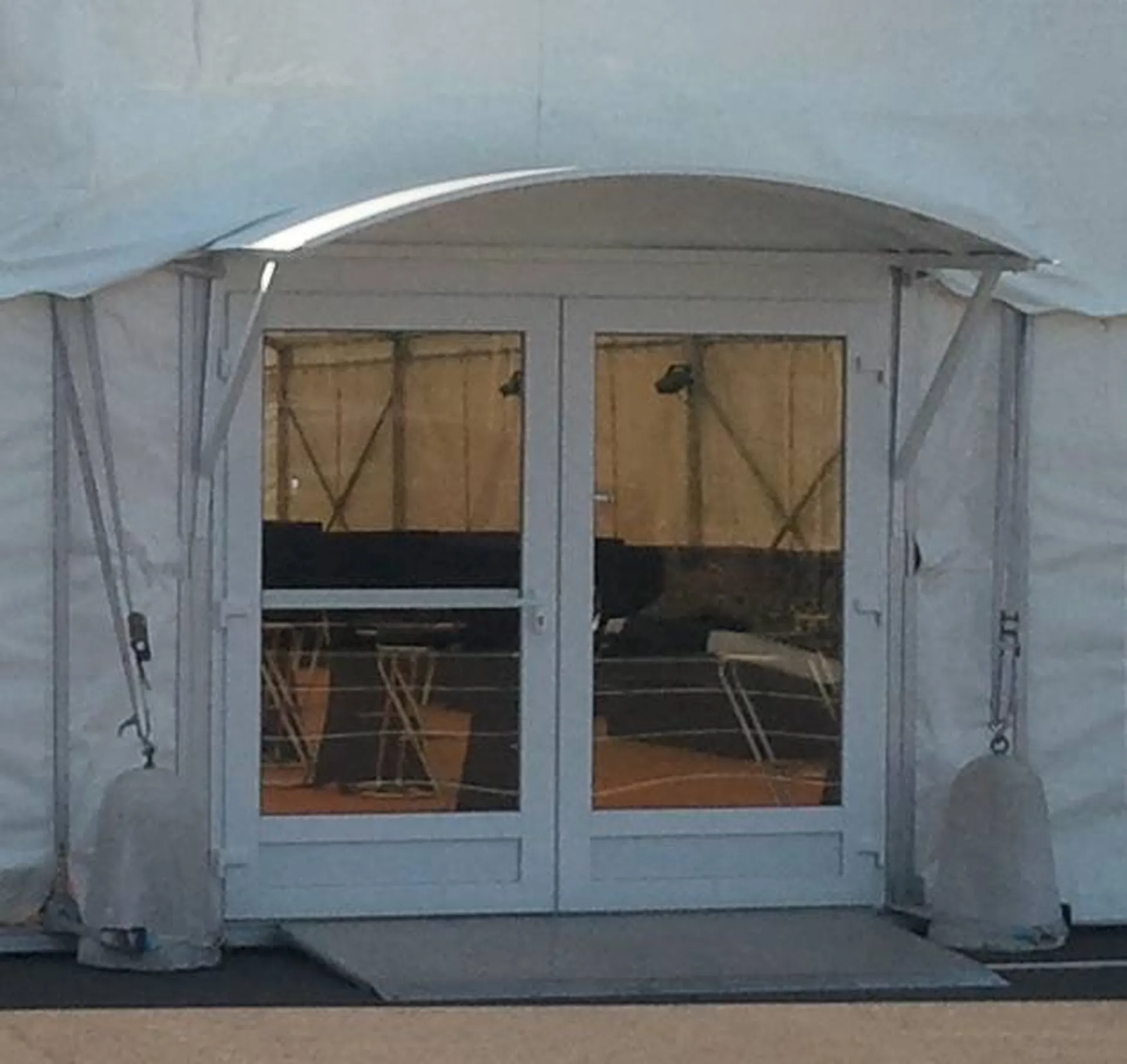 Location Porte Double Vitrée pour Tente – Accès Sécurisé avec Crémone Pompier