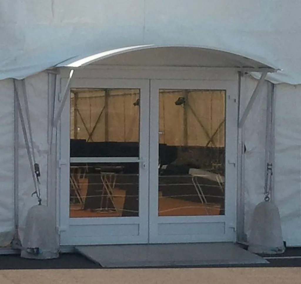 Location Porte Double Vitrée pour Tente – Accès Sécurisé avec Crémone Pompier
