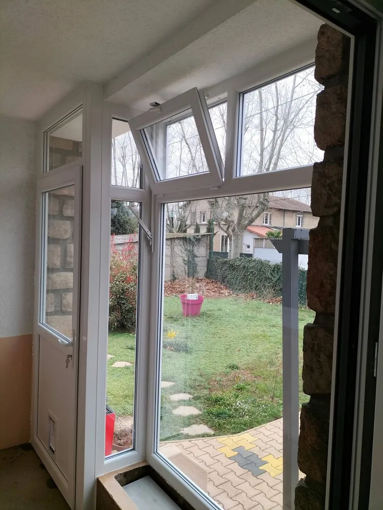 Pose d'un sas d'entrée de sécurité dans une maison à Villeurbanne