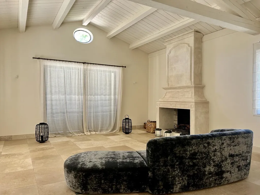 Réaliser un aménagement intérieur en pierre naturelle haut de gamme pour votre maison proche d’Alès dans le Gard