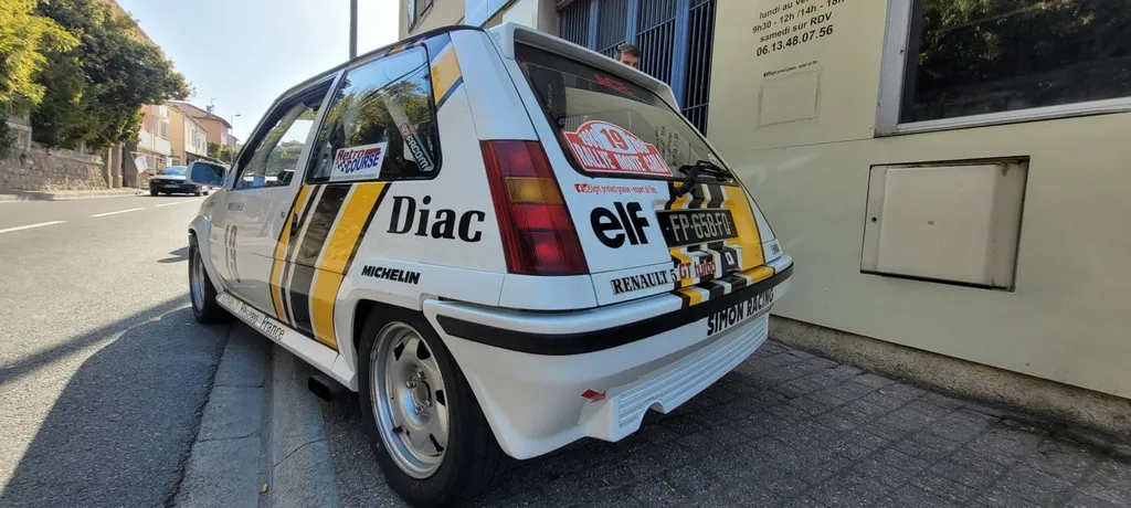 Devis kit déco sur mesure voiture de compétition à Grasse 06