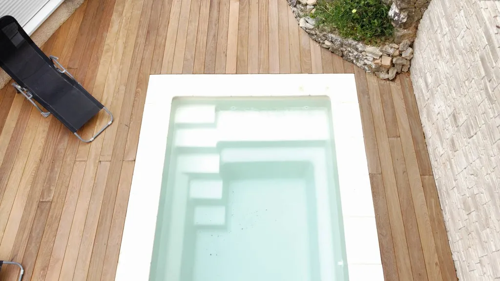 Baignade dans une Starlite SK au coucher du soleil – ambiance chaleureuse à Carqueiranne