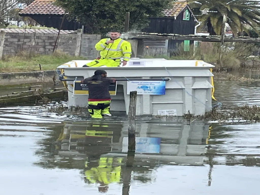 Installation d'une piscine en passant part le canal à la Teste de Buch sur le Bassin d'Arcachon