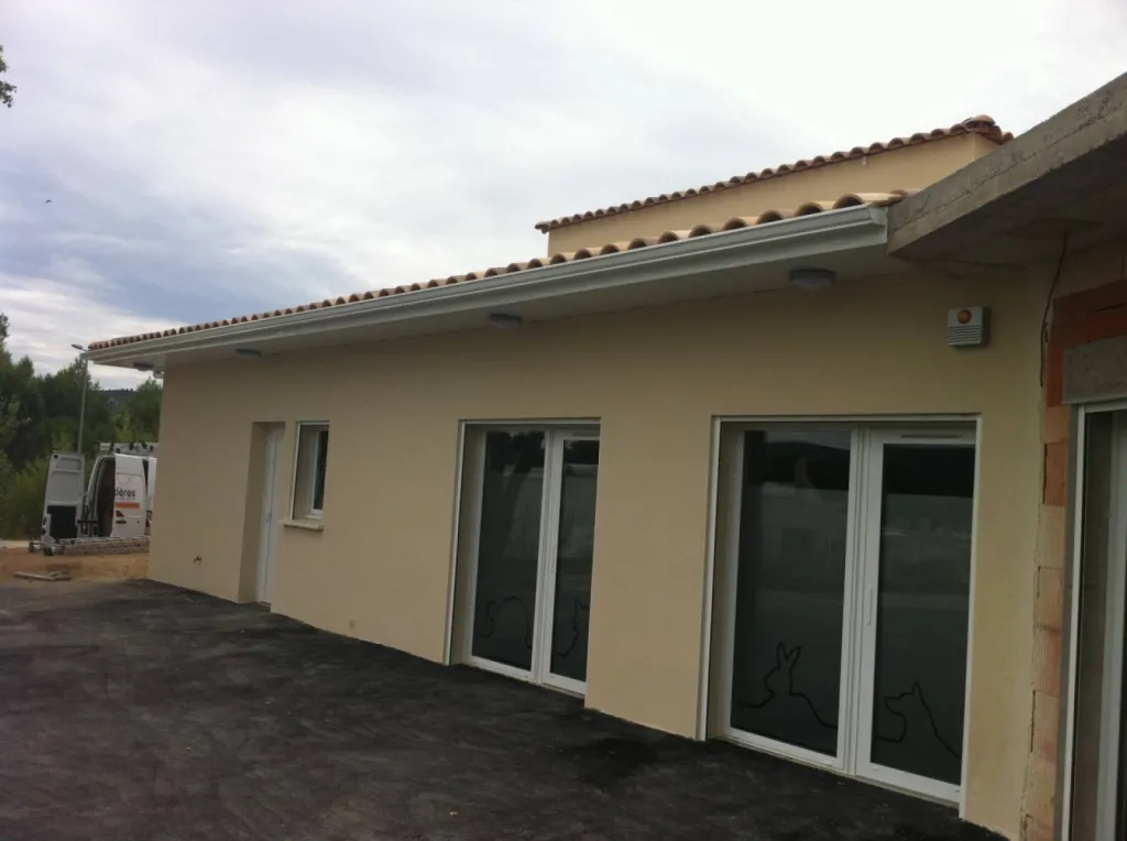 Obtenir un devis gratuit personnalisé pour du lambris Aluminium de couleur Blanche à Orange dans le Vaucluse