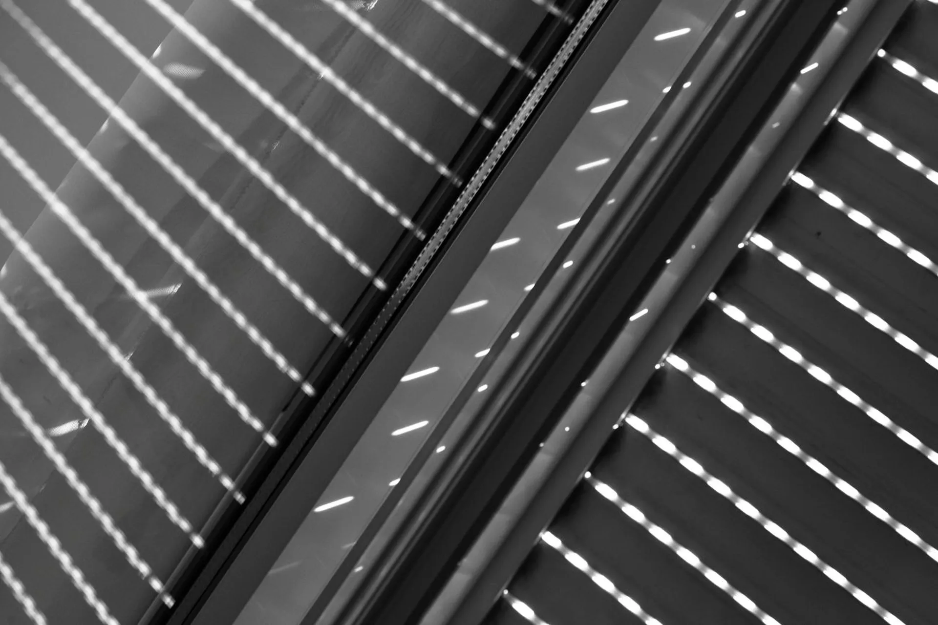 Entreprise spécialisée dans la fourniture et l'installation de volets roulants, électriques ou à manivelles, sur le secteur géographique de Toulouse et ses environs