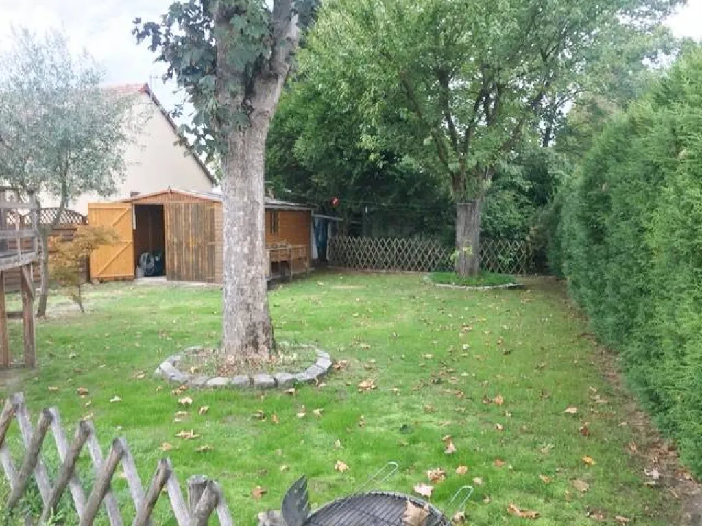 À vendre maison sur 620 m² de terrain clos proche toutes commodités proche l'A13