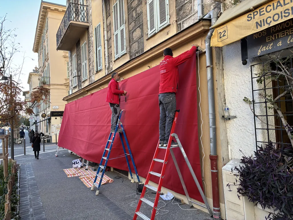 Réparation et Réentoilage de Stores Extérieurs - Nice