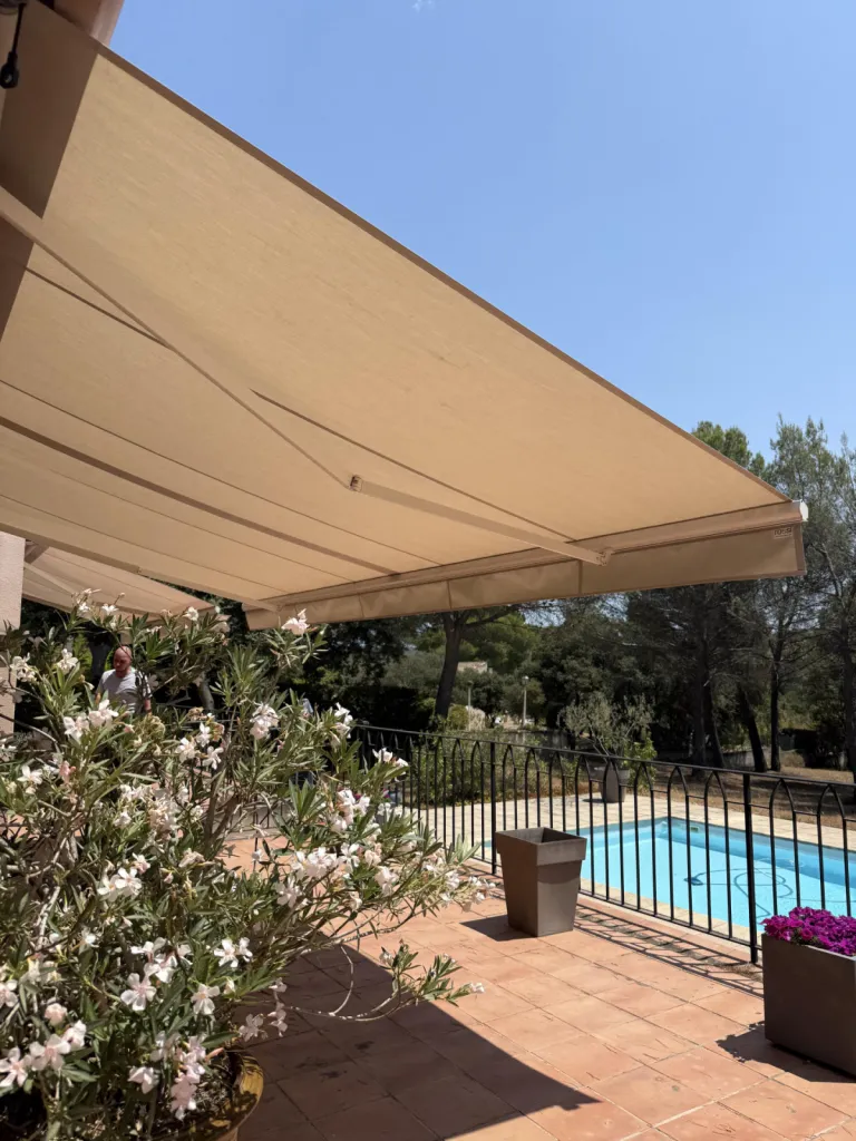 Rentoilage de store banne Rentoilage de store banne