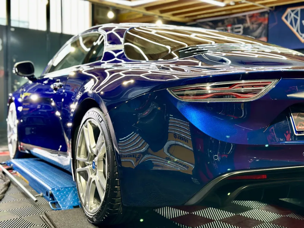 Traitement céramique chez EMB DETAILING protection carosserie spécialiste Alpine A110 sur Lyon