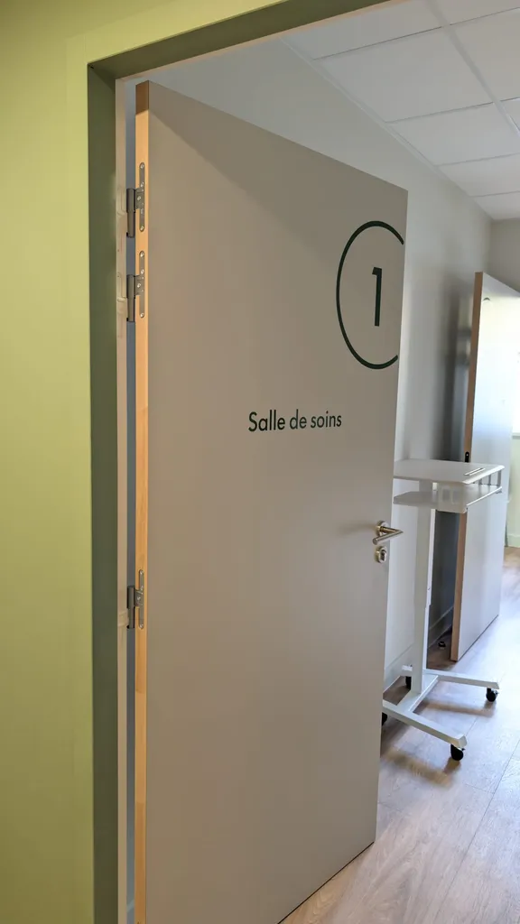 Mise à jour d'une signalétique intérieure à Suresnes (92)