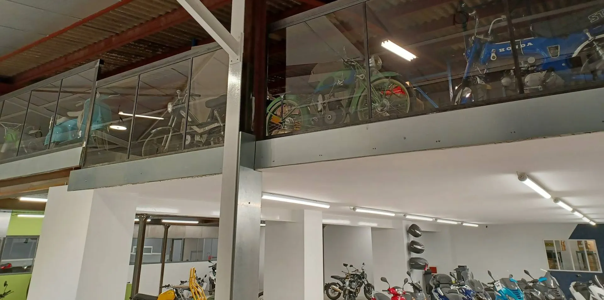 MAGASIN MOTO SCOOTER VINTAGE LA SEYNE SUR MER